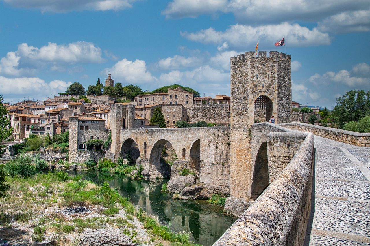 Puente medieval de Besalú sobre el río Fluvià